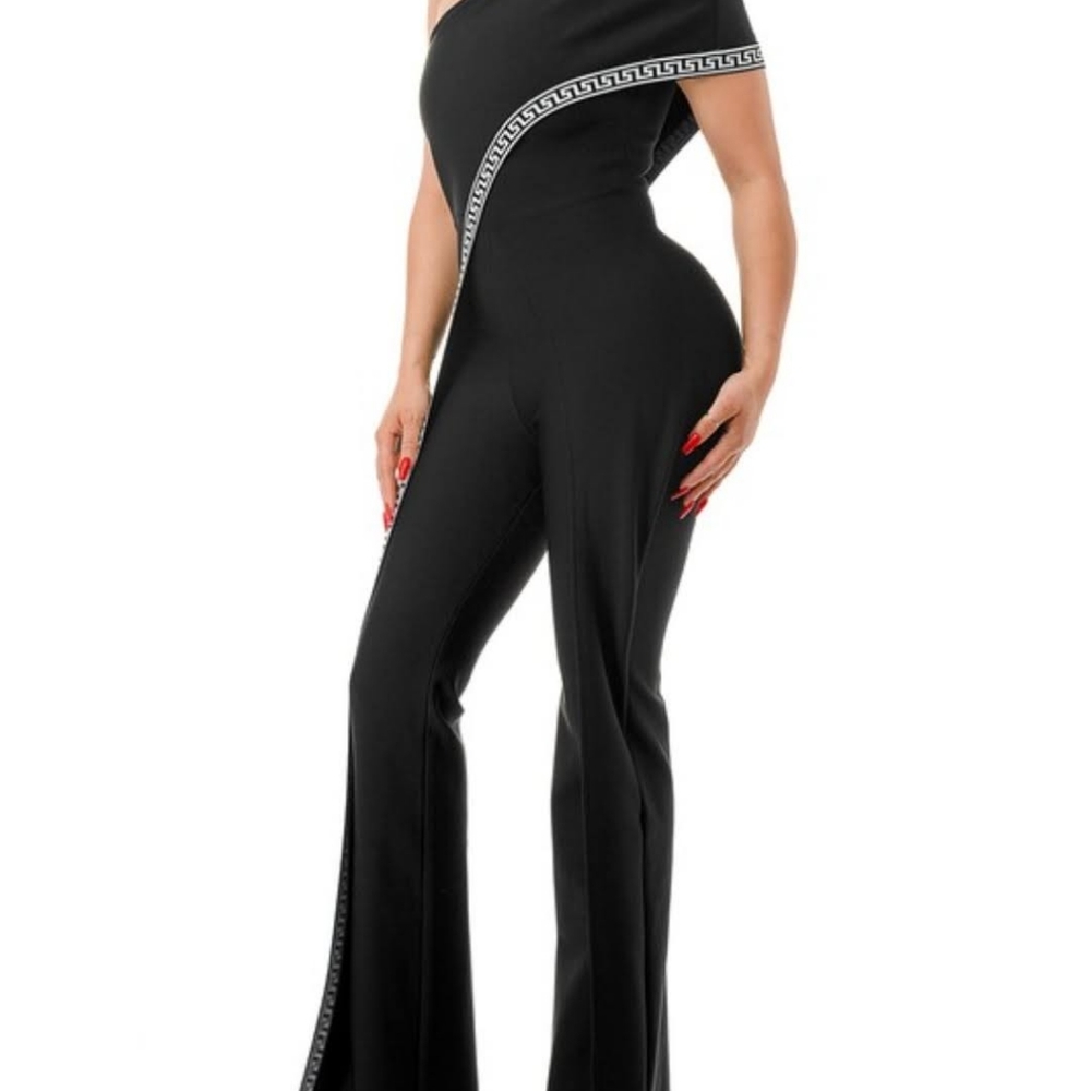 Clothes - Picture 3 of 11